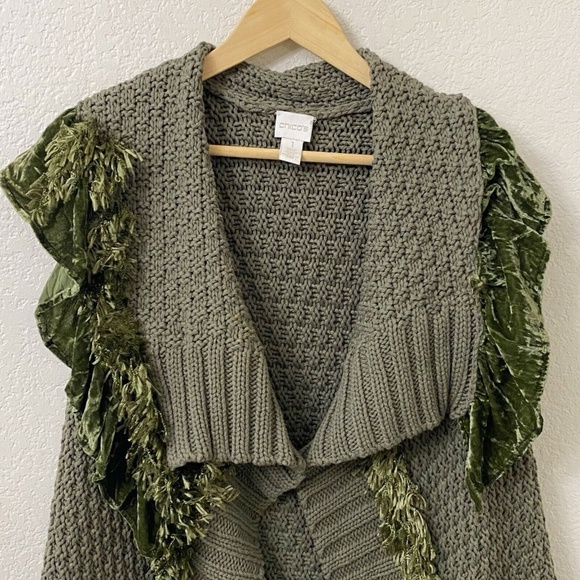 Chicos Size 1 or Medium Green Velvet Ruffle Sleeveless Sweater Cardigan - Picture 2 of 5